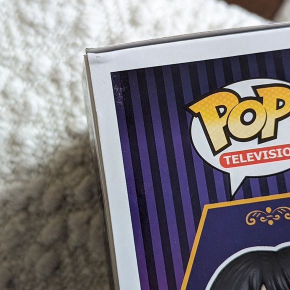 Funko Pop Wednesday with Cello Exclusive NEW - Picture 9 of 9